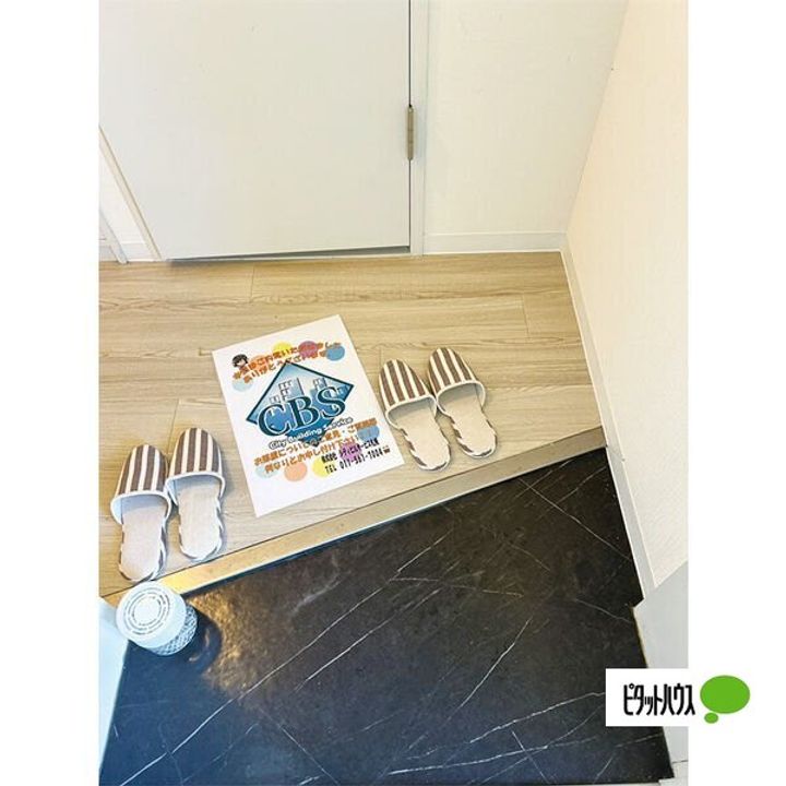 ウィスタリア元町の玄関