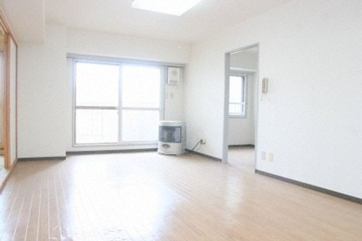 サンシャイン円山の居間