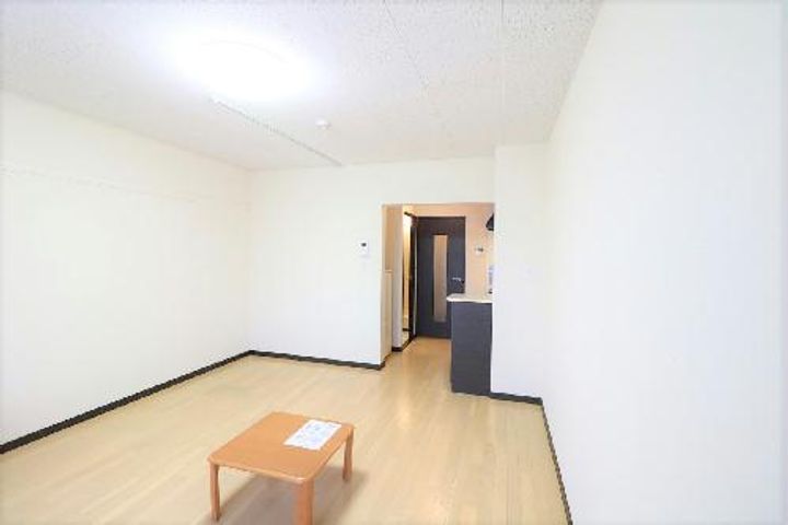 レオネクストイン園部の居間