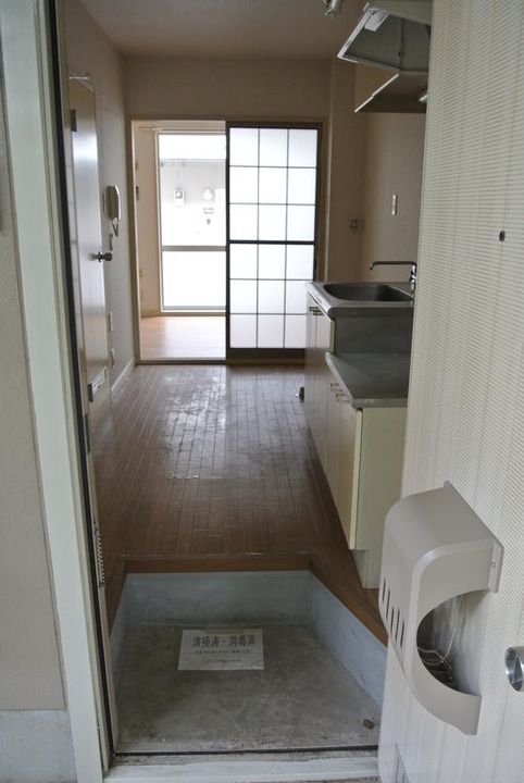 ジュネス弐番館の玄関