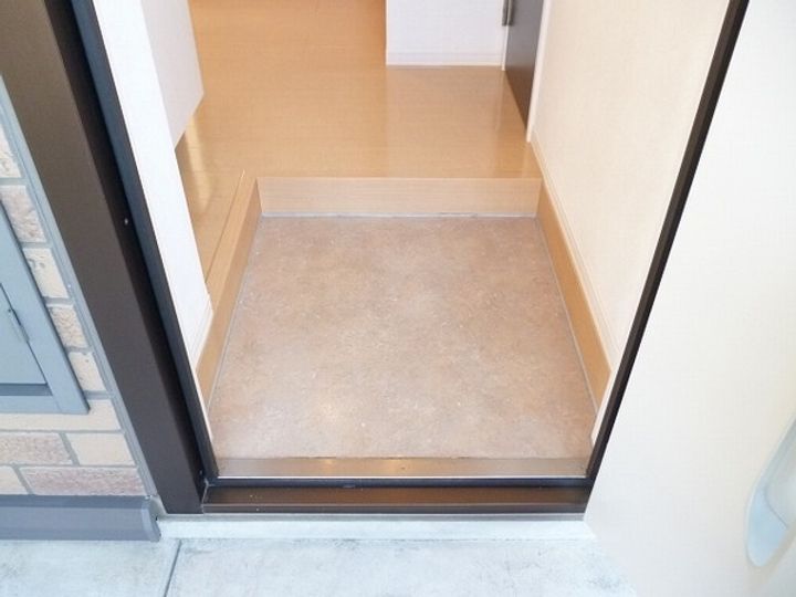 バーディーコート A棟の玄関