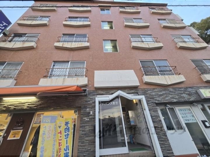 アドバンス香里の外観