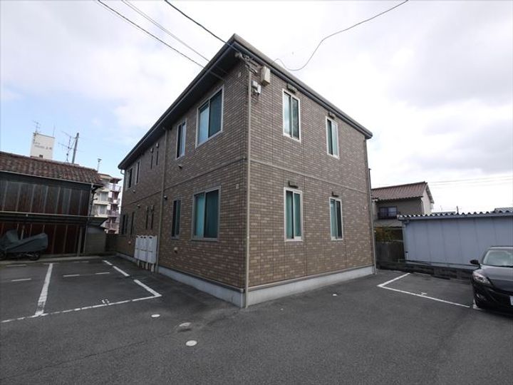 プレシアス本町A棟の外観
