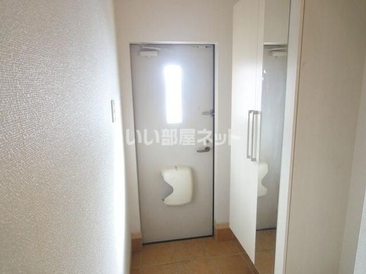 メゾン・リバビューの玄関