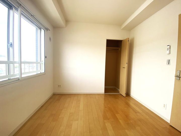 メープル川沿の内装