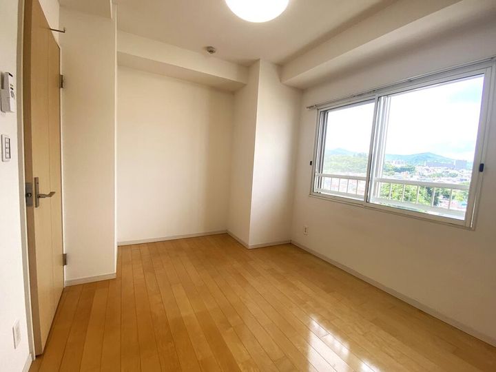 メープル川沿の内装