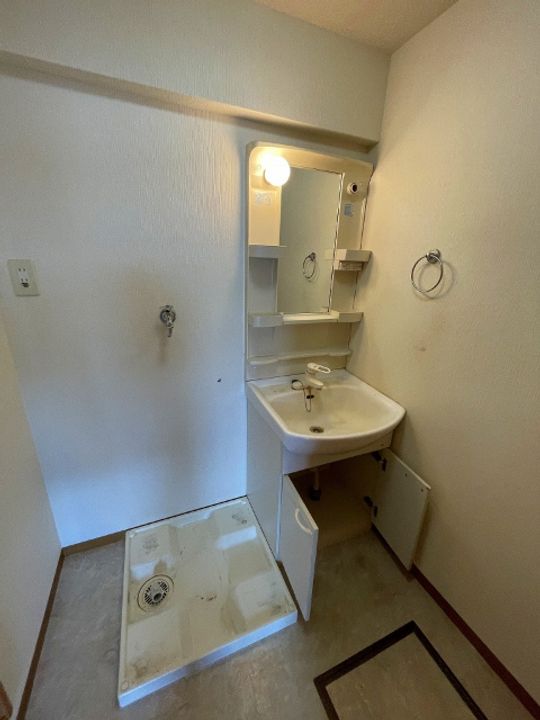 シャトー建川の内装