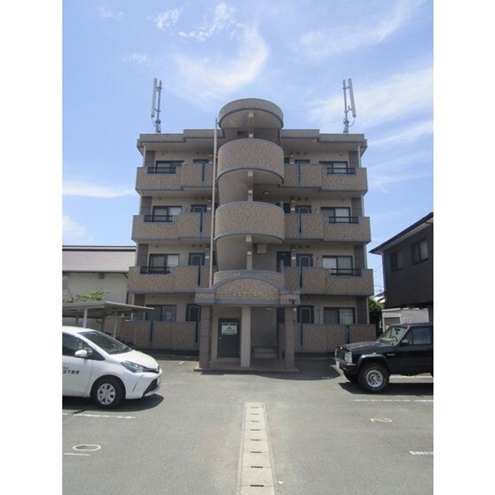 シャトー建川の外観