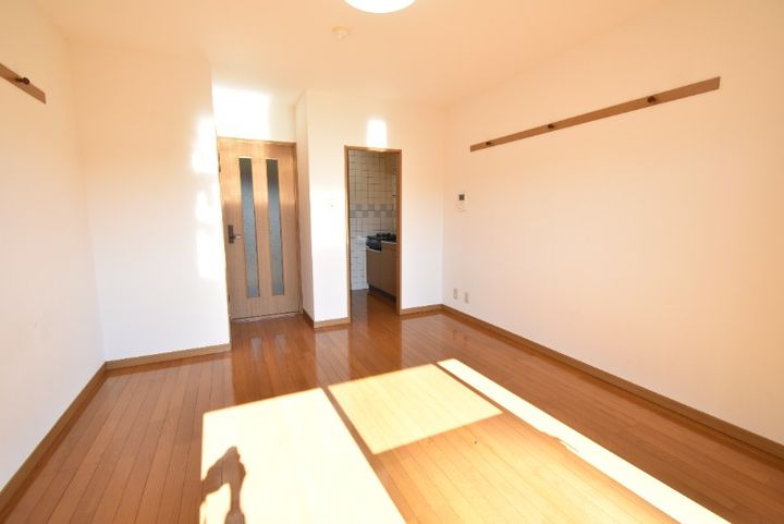 ヴィクトワール壱番館の居間