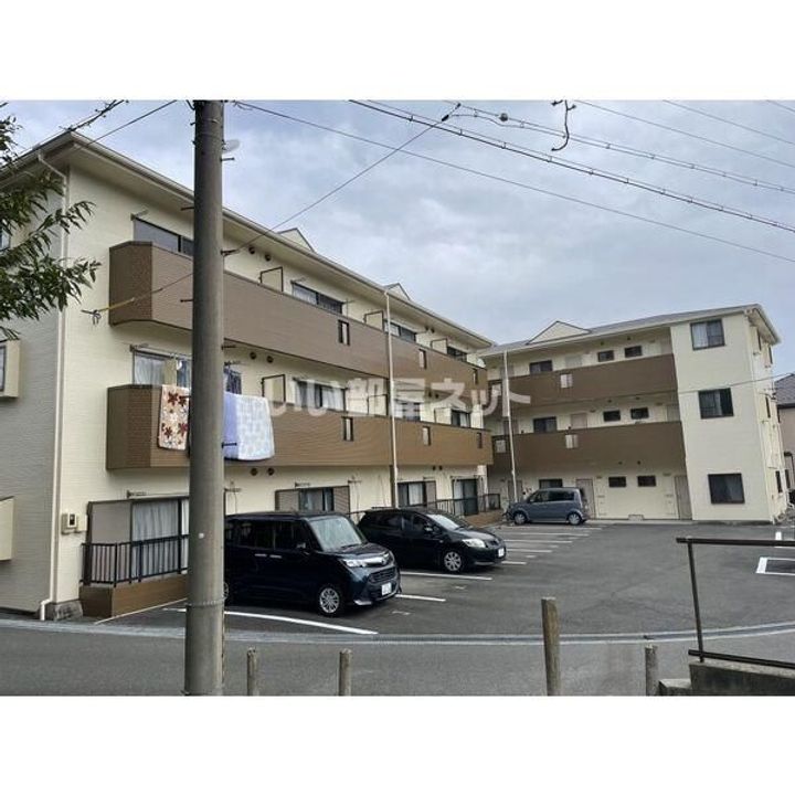 コーキア神楽の外観