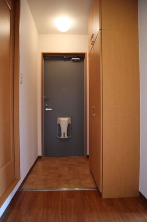 広島県福山市三吉町2(マンション)の賃貸物件の玄関