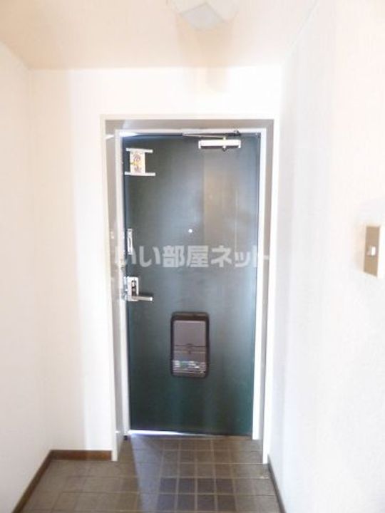 兵庫県高砂市春日野町(マンション)の賃貸物件の玄関