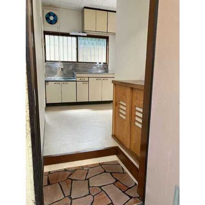 石井ハイツA棟の玄関