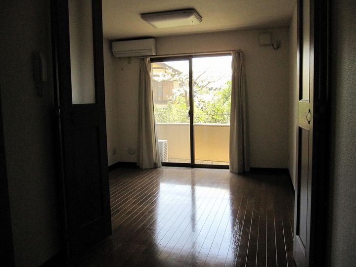 山梨県中央市西新居(マンション)の賃貸物件の居間