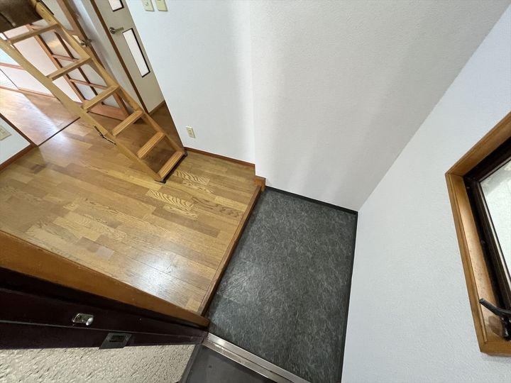 三和ハイツの玄関