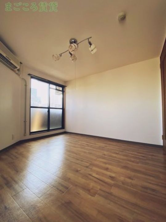 ドエル堀江南の居間