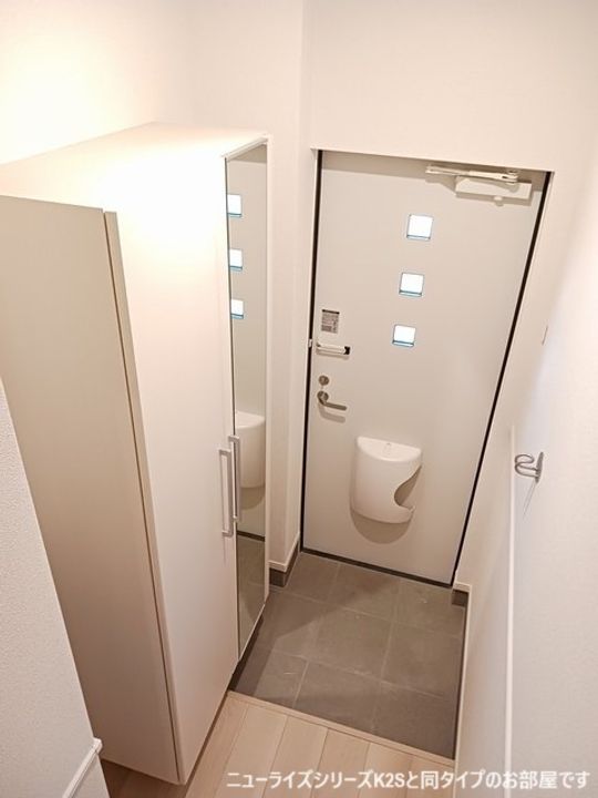 滋賀県東近江市聖和町(アパート)の賃貸物件の玄関