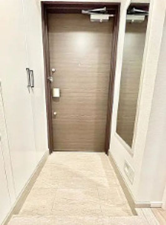 東京都新宿区東榎町(マンション)の賃貸物件の玄関