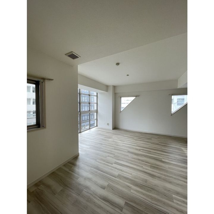 夢飾人ビルの内装