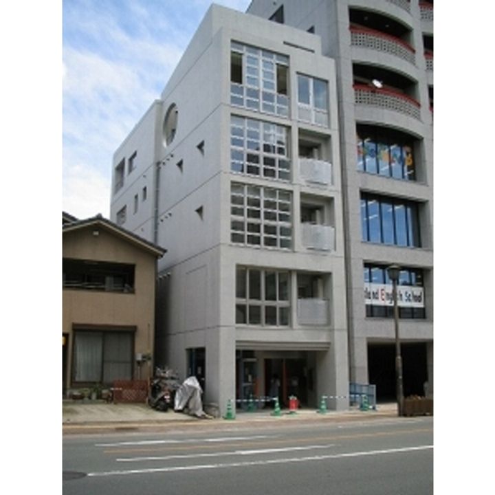 夢飾人ビルの外観