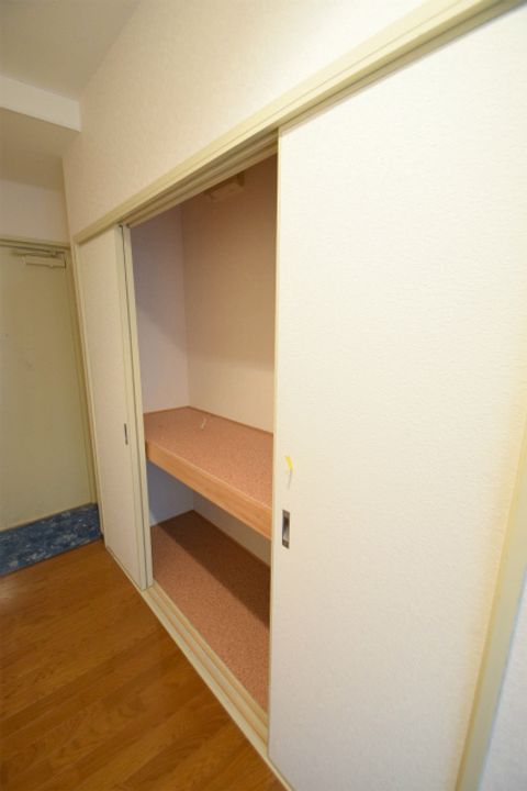 Five leaf 穂波の内装