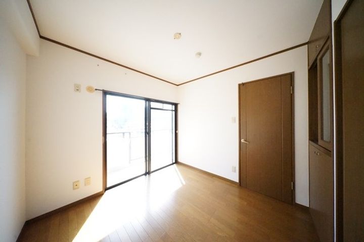 山口県下関市秋根西町1(マンション)の賃貸物件の居間