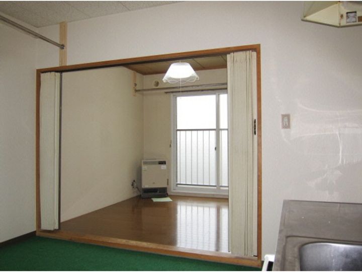 パークサイドマンション(栄町)の居間