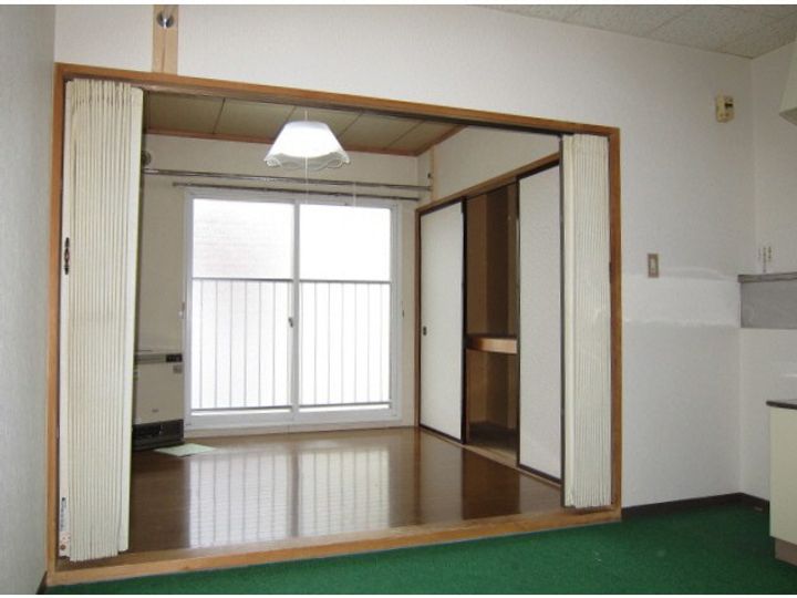 パークサイドマンション(栄町)の居間