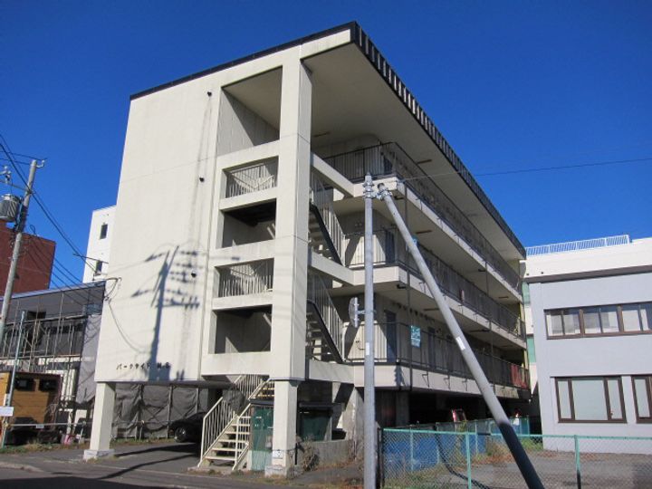 パークサイドマンション(栄町)の外観