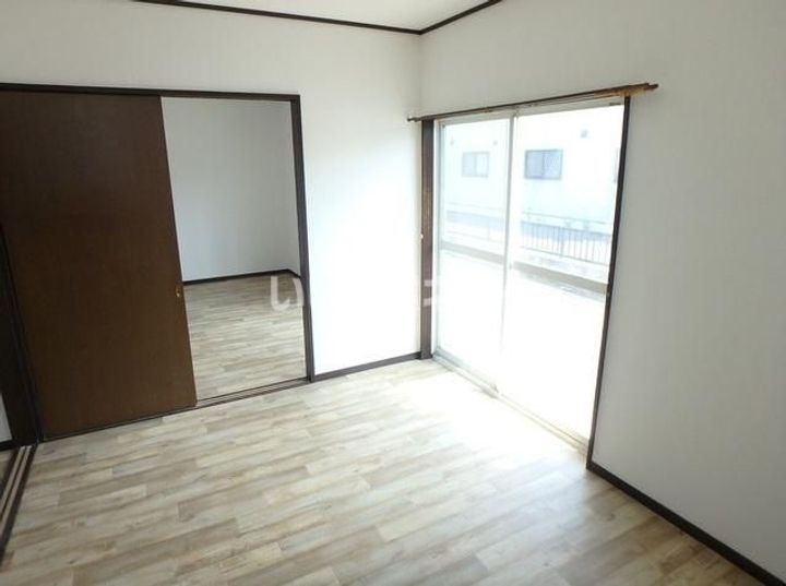 群馬県伊勢崎市八寸町(アパート)の賃貸物件の居間