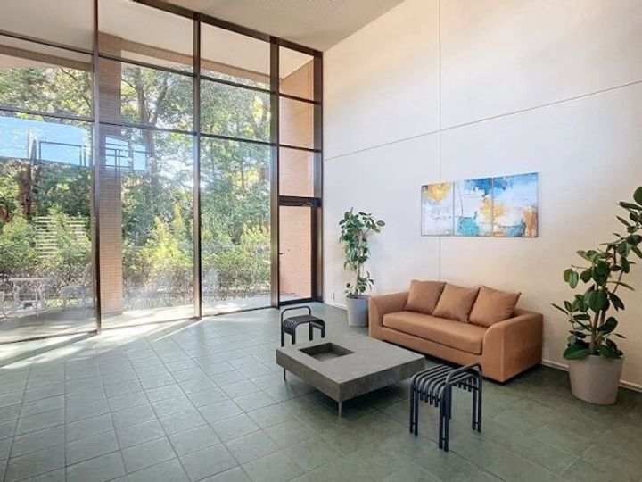 ブライティ広沢の玄関