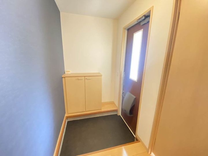 ハピネス B棟の玄関