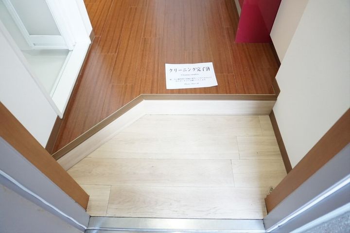 東京都世田谷区給田3(マンション)の賃貸物件の玄関