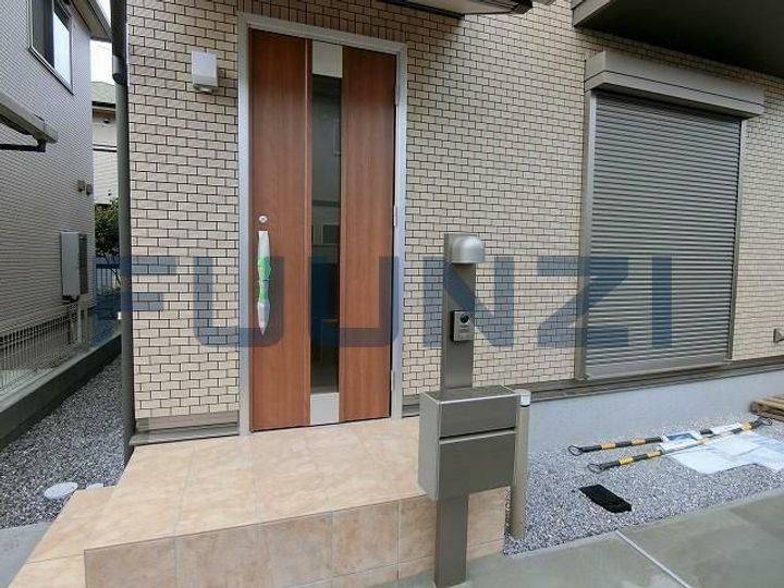 千葉県市川市八幡6(一戸建)の賃貸物件の玄関