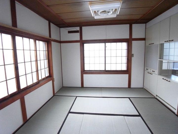 青森県弘前市大字常盤坂2(一戸建)の賃貸物件の居間