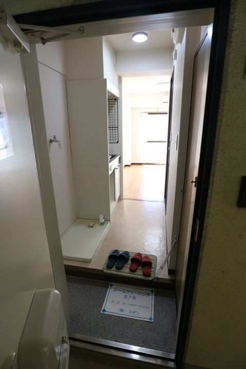 東京都東村山市栄町2(マンション)の賃貸物件の玄関