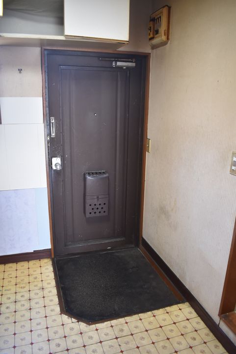 メゾンフローレンスの玄関