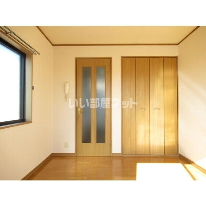 栃木県宇都宮市東峰町(アパート)の賃貸物件の居間