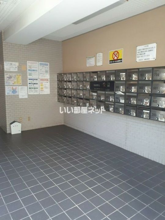 クレセントヴィラ愛信IIの玄関