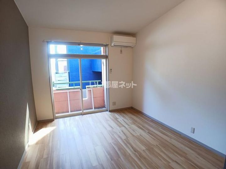 ピエスモンテAの居間