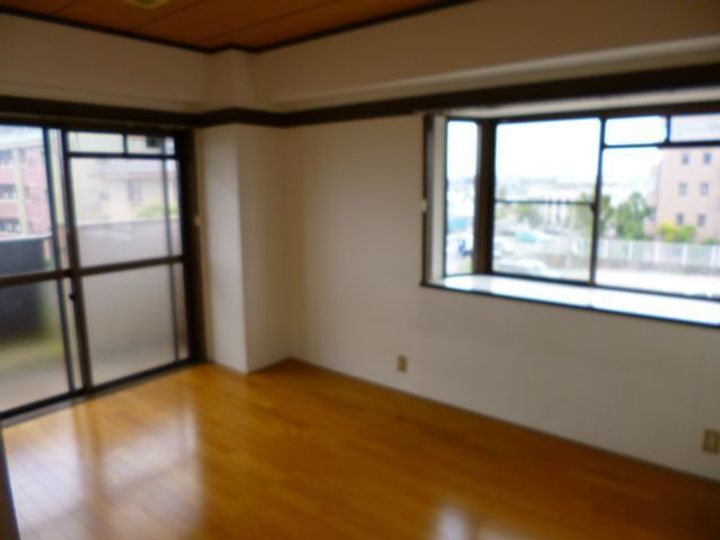 エクセレント丸太の居間