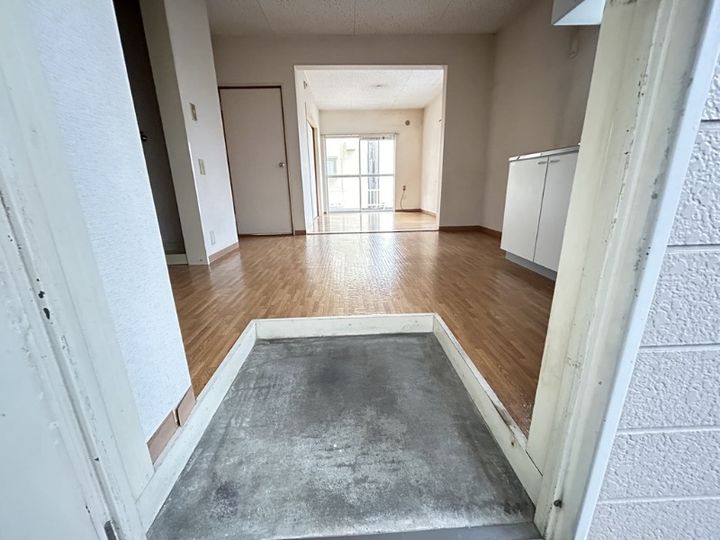 静岡県浜松市中央区鹿谷町(アパート)の賃貸物件の玄関