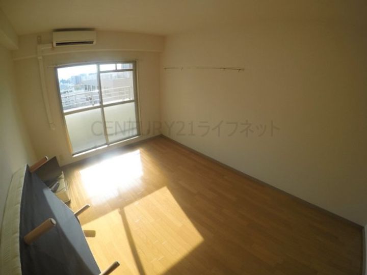 プルミエールメゾン江坂の居間