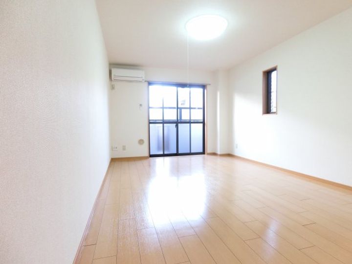 リベッチオ旭町の居間