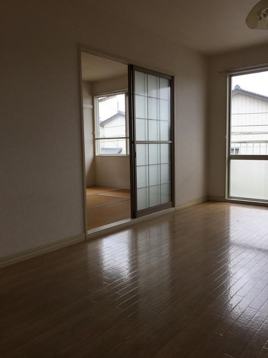 ファミールワカタベの居間