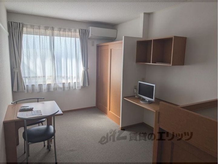 レオパレス清崎の居間