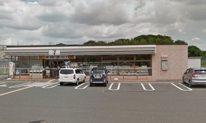 新緑のショコラティエの周辺