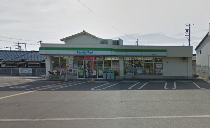 新緑のショコラティエの周辺