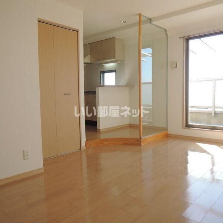 大阪府堺市西区鳳東町4(マンション)の賃貸物件の居間