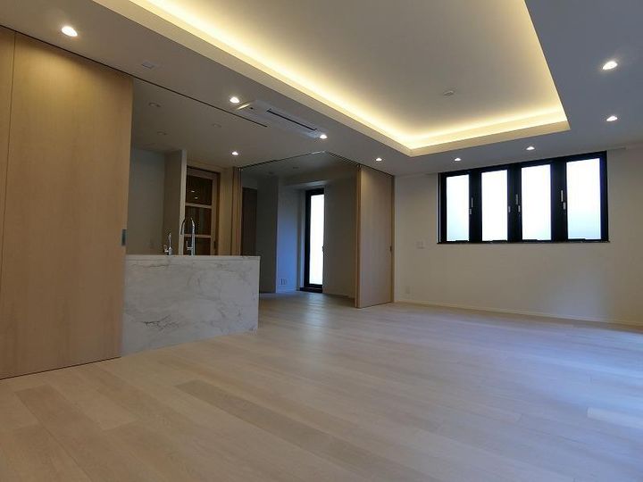 東京都港区三田2(マンション)の賃貸物件の居間